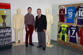 Fraunhofer ITWM schenkt dem FCK-Museum Skulptur des langjährigen FCK-Präsidenten