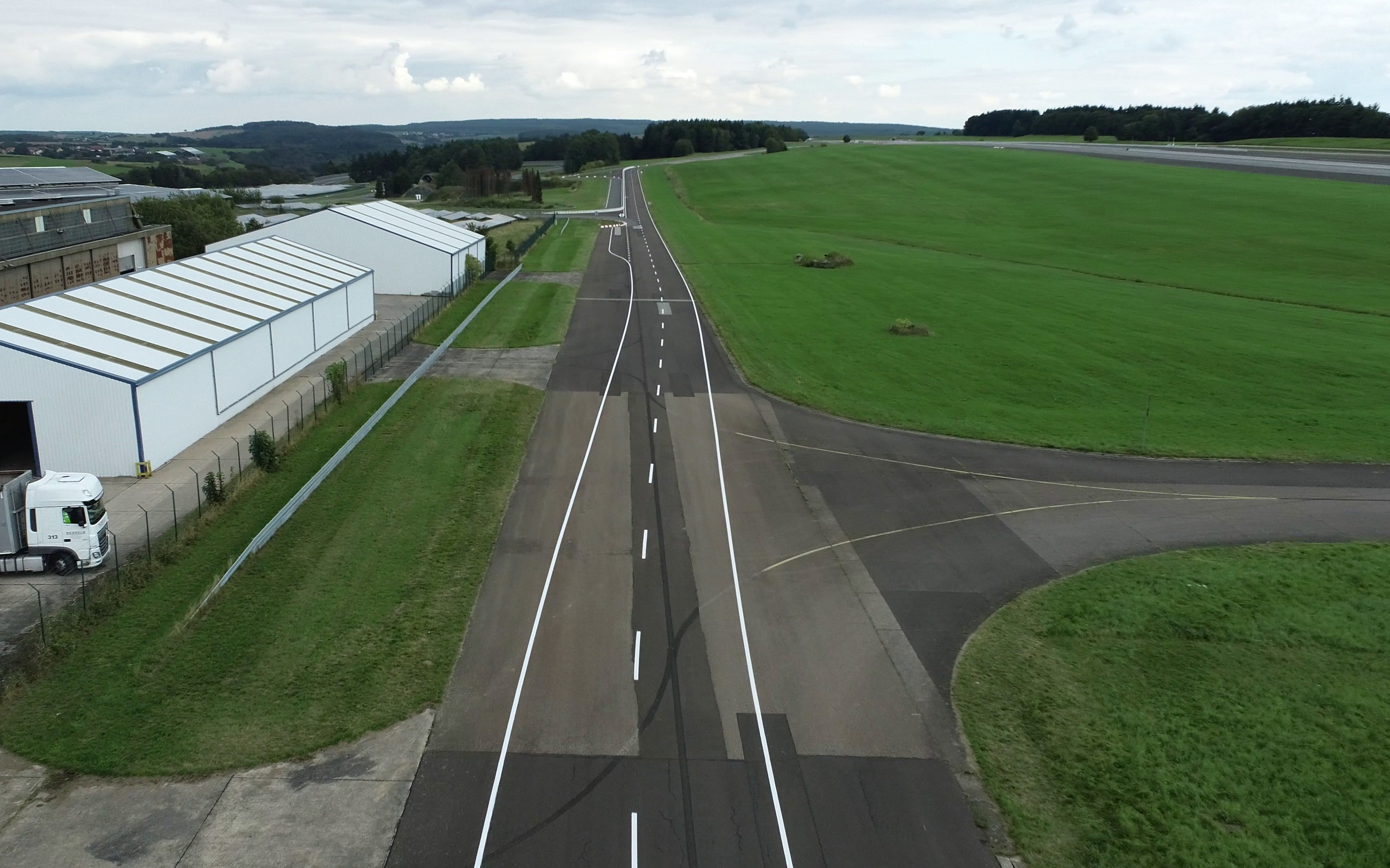 Digitalisierung von Umgebungsdaten: Automotive Test Center Pferdsfeld. Reales Foto.