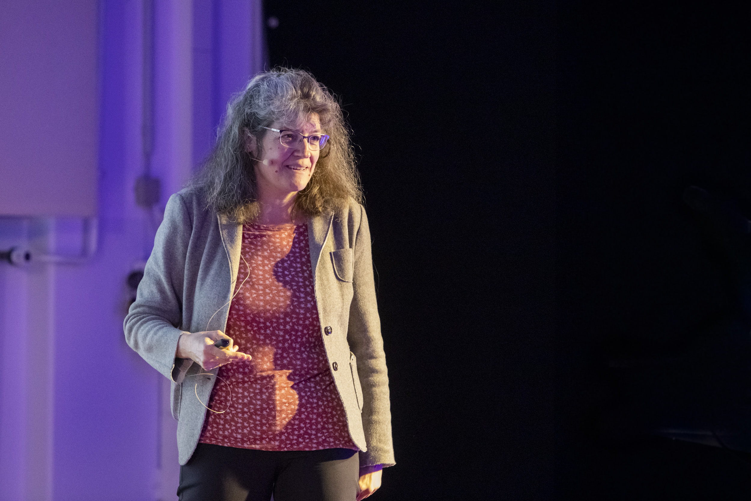 AI pilot Prof. Dr Anita Schöbel in a lecture on »Sustainable computing today and in the future« at the Science Notes in April 2022.