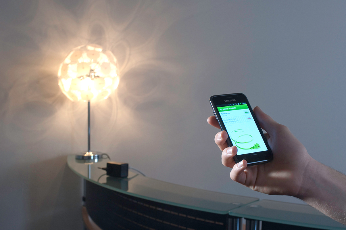 The table lamp can be switched on by your smartphone - the HexaBus radio socket makes it possible.