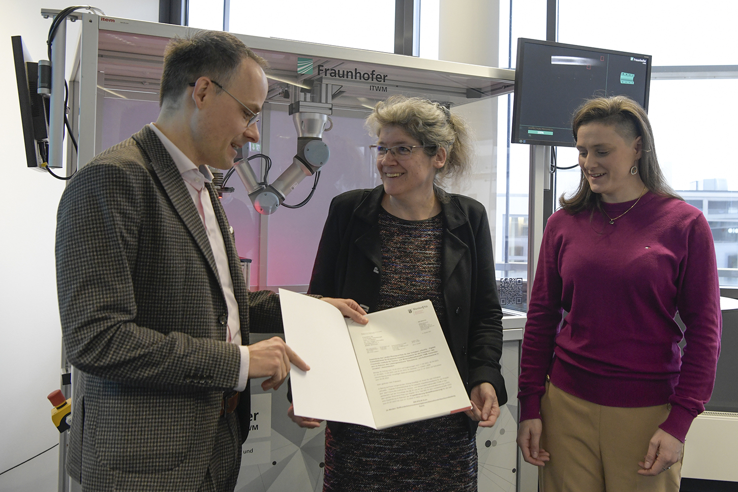 State Secretary Dr. Denis Alt, ITWM Director Prof. Dr. Anita Schöbel and Project Manager Dr. Petra Gospodnetic (from left to right)
