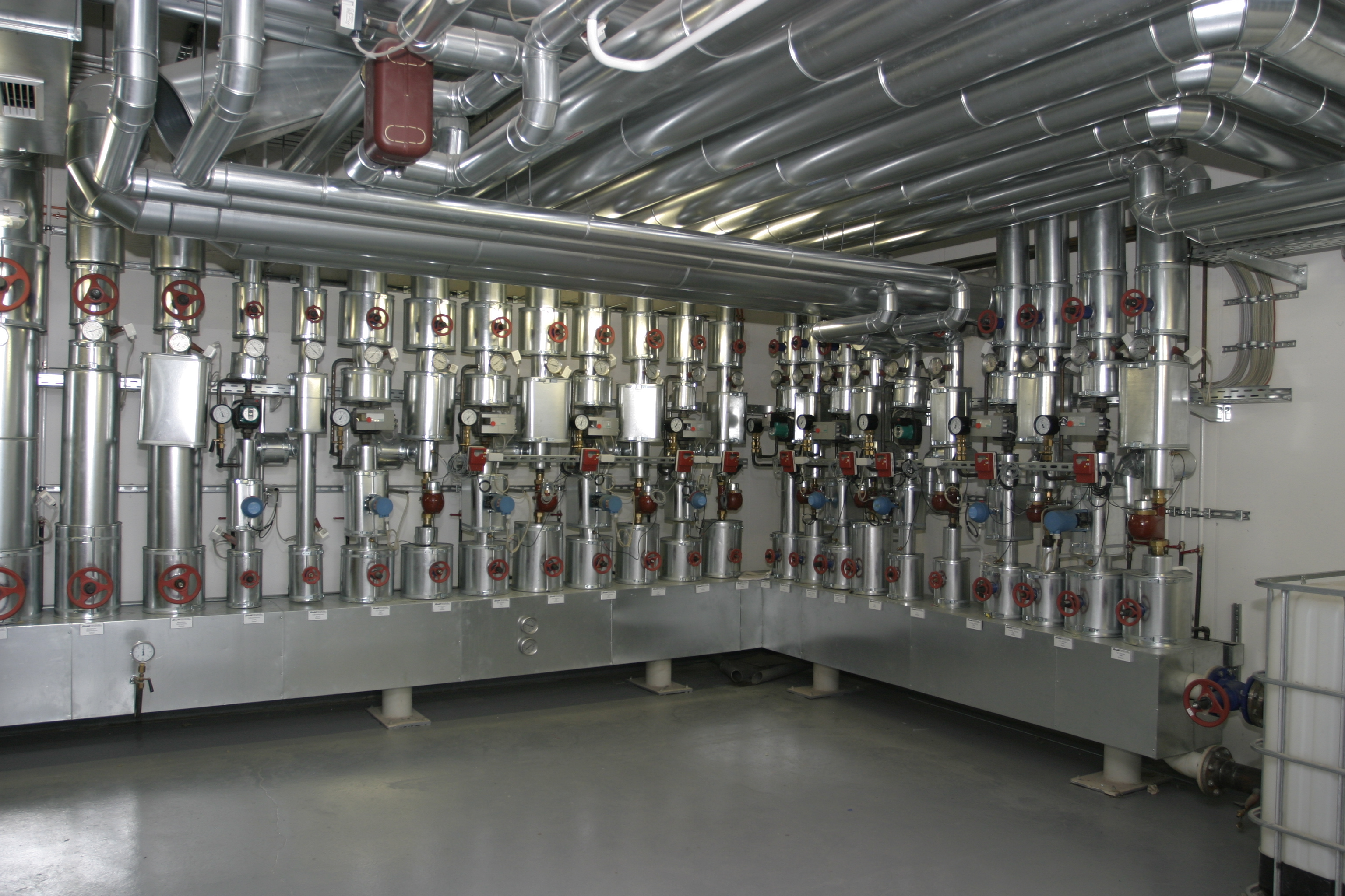 Intelligently controlled combined heat and power plants consume significantly less primary energy.