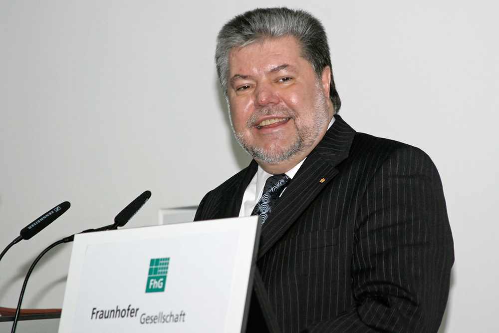 Kurt Beck bei Vortrag zu Einweihung Fraunhofer-Zentrum