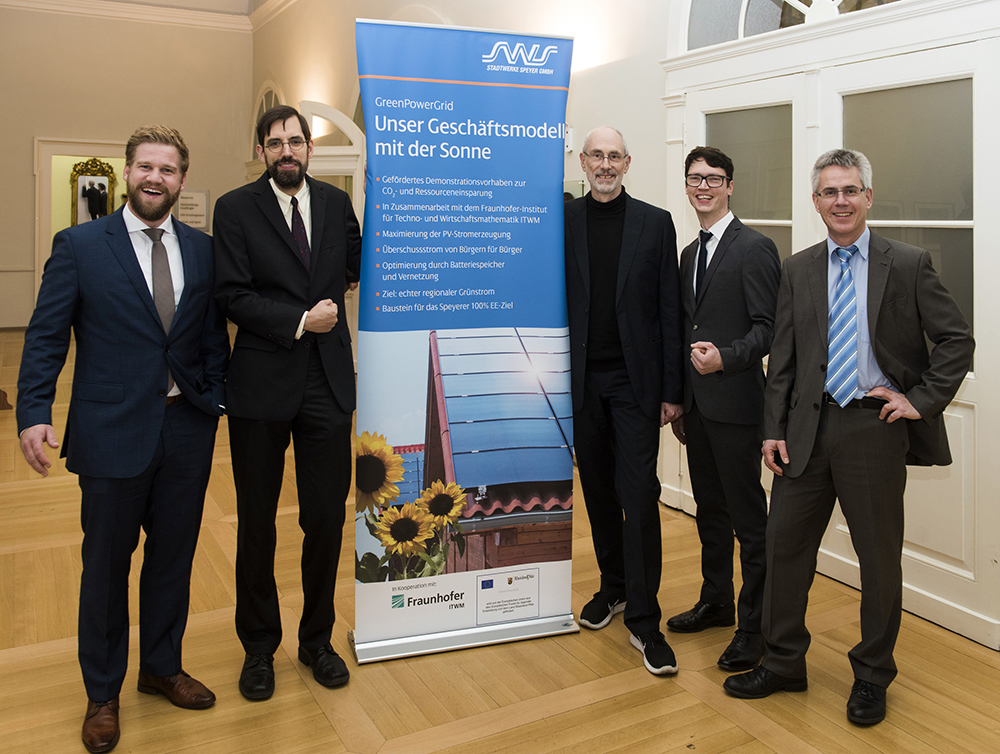 Kick-off zum neuen Projekt (von links): Matthias Klein, Dr. Alexander Klauer, Dr. Franz-Josef Pfreundt (alle Fraunhofer ITWM), Mathias Reinhart (SWS) und Dr. Peter Eckerle (StoREgio).