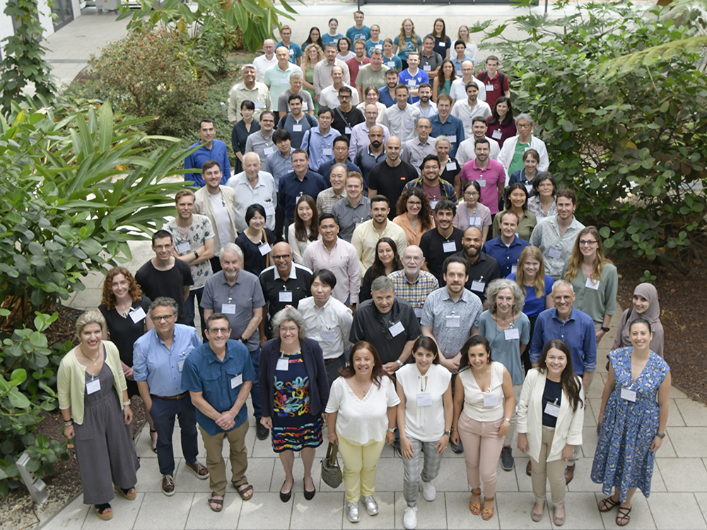 Perfect Site Planning on Site: The Participants of Isolde 2023 in the Atrium of Fraunhofer ITWM.