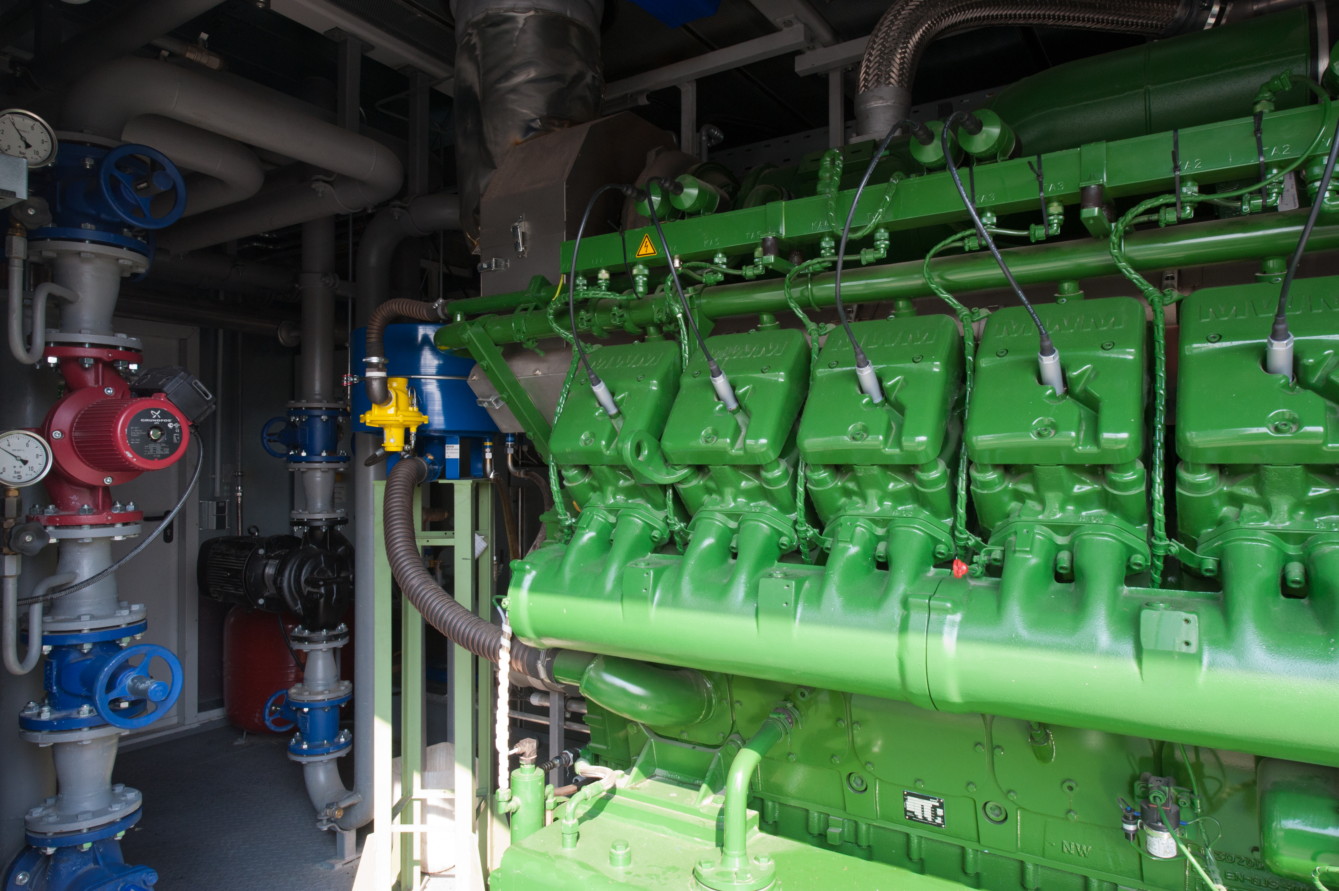 Biogasanlage am Randkanal-Nord, Motor des Blockheizkraftwerks (BHKW) 